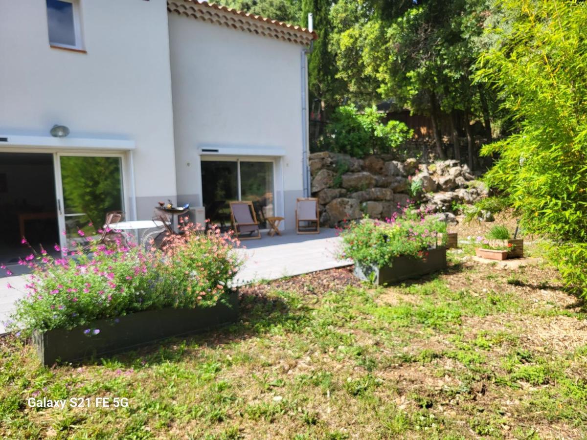 Un écrin de verdure et plus.. Besse-sur-Issole Esterno foto